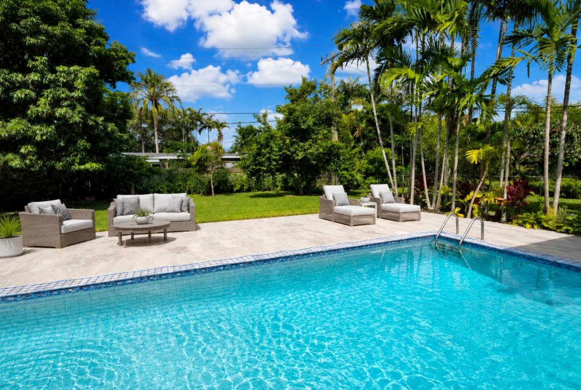 9710 SW 72 Ct, Pinecrest FL 33156